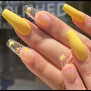 Fake nails 💛 free with purchase